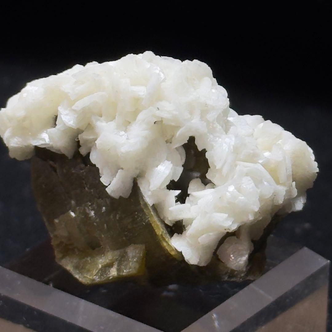 白色シデライト 菱鉄鉱 鉱物標本 原石 置物