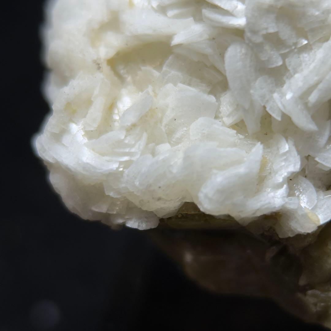 白色シデライト 菱鉄鉱 鉱物標本 原石 置物