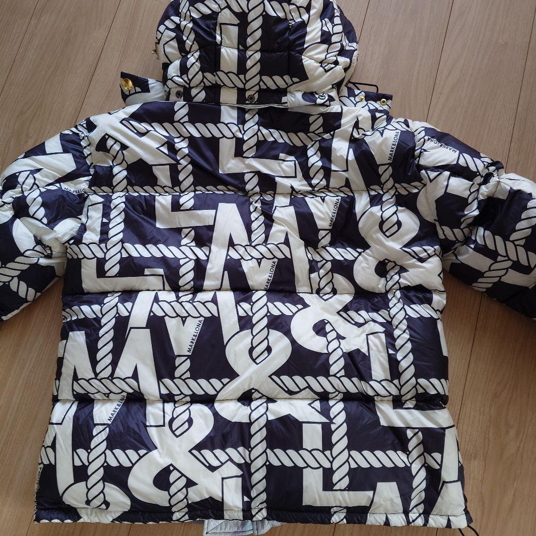 MARK & LONAフード付き ダウンジャケット ネイビー/ホワイト