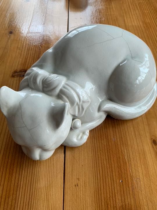 白磁焼の眠り猫