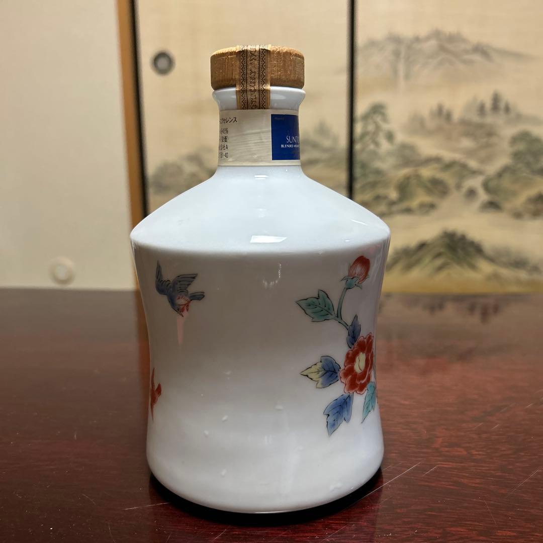 28サントリー ウイスキー　エクセレンス 有田焼 色絵花鳥文　陶器ボトル　未開封