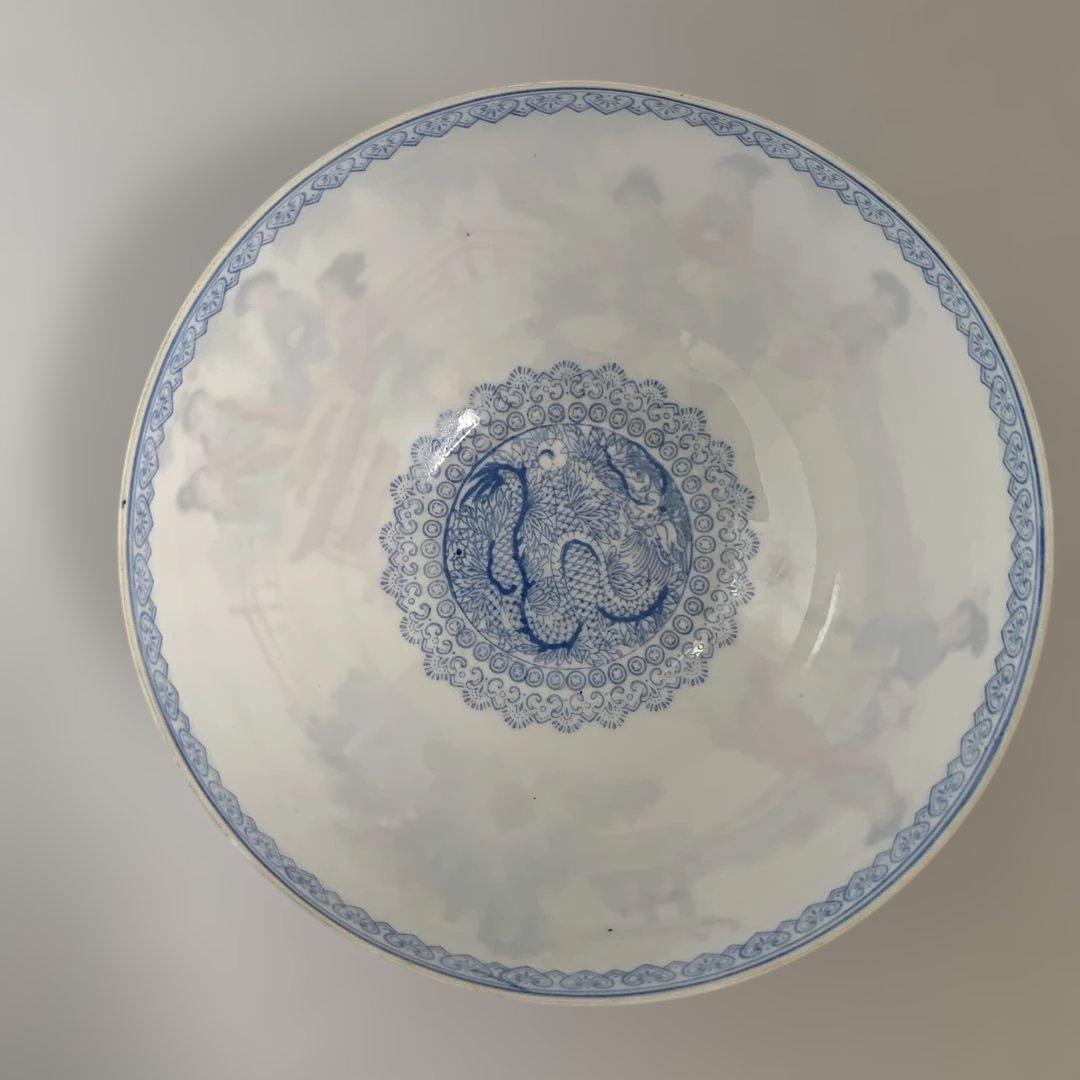 【箱付き】青白磁の女性人物画　中椀