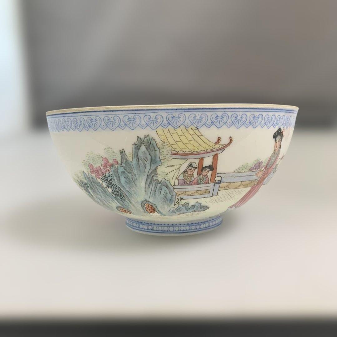 【箱付き】青白磁の女性人物画　中椀