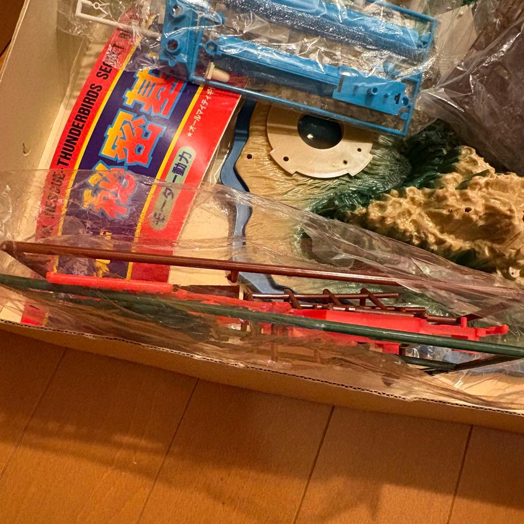 サンダーバードThunderbird秘密基地プラモデルモーター動力トレイシー島