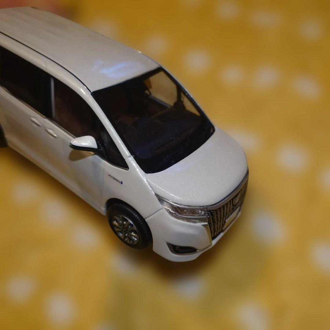 Esquire ミニカー 070 ホワイトパールクリスタルシャイン　模型