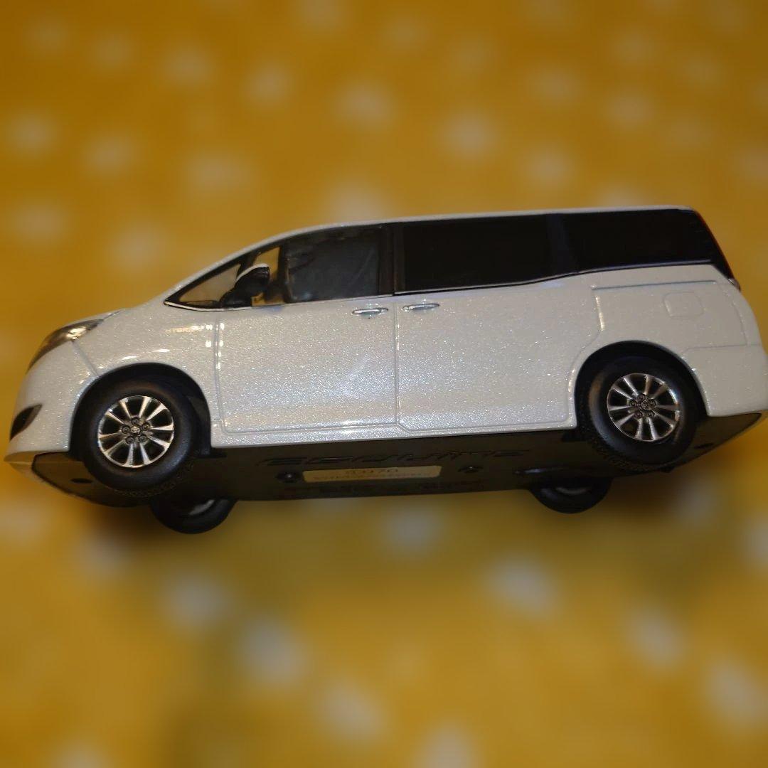 Esquire ミニカー 070 ホワイトパールクリスタルシャイン　模型