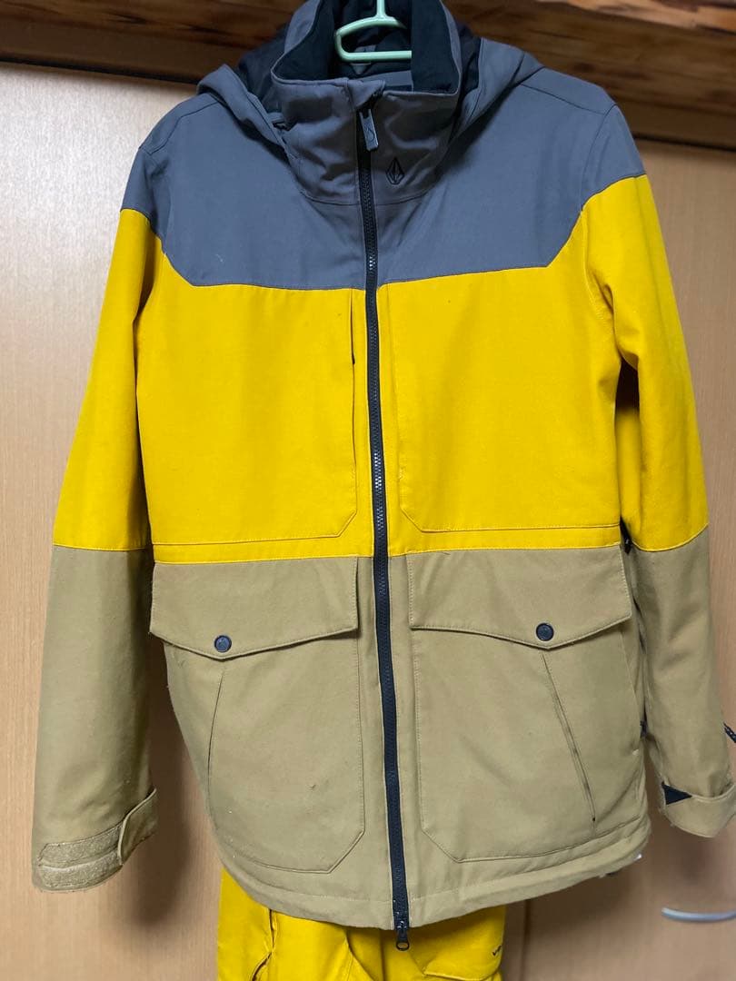 ボルコム　スノーボード上下セットウェアメンズＳ