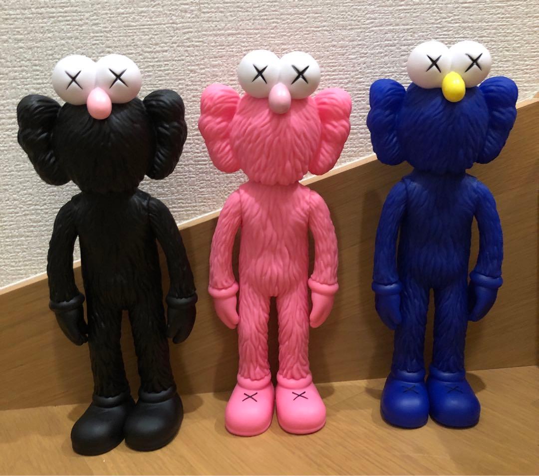 KAWS カウズ モチーフフィギュア ブラック ピンク ブルー フィギュア 3体