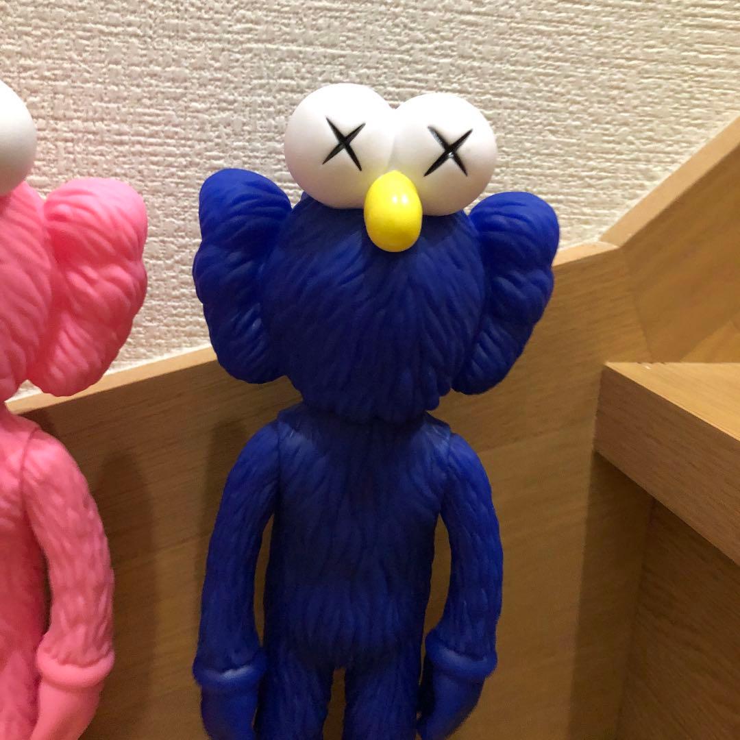 KAWS カウズ モチーフフィギュア ブラック ピンク ブルー フィギュア 3体