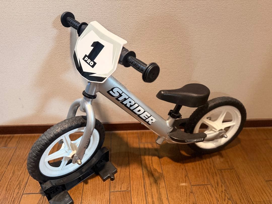 スタンド付⭐︎ストライダー プロ⭐︎STRIDER PRO ⭐︎バランスバイク