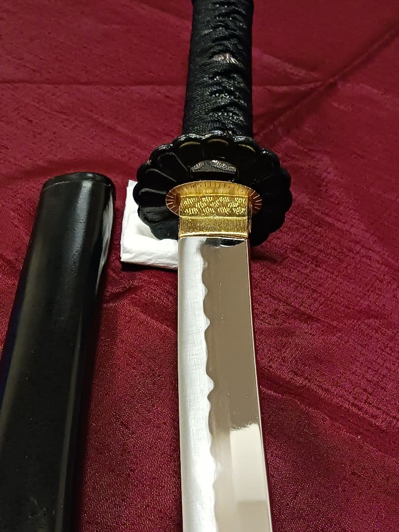 脇差し黒拵え(超薄刃)　化粧小柄付き　鉄鐔(京菊鐔)　刃文.備前伝(互ノ目乱れ)