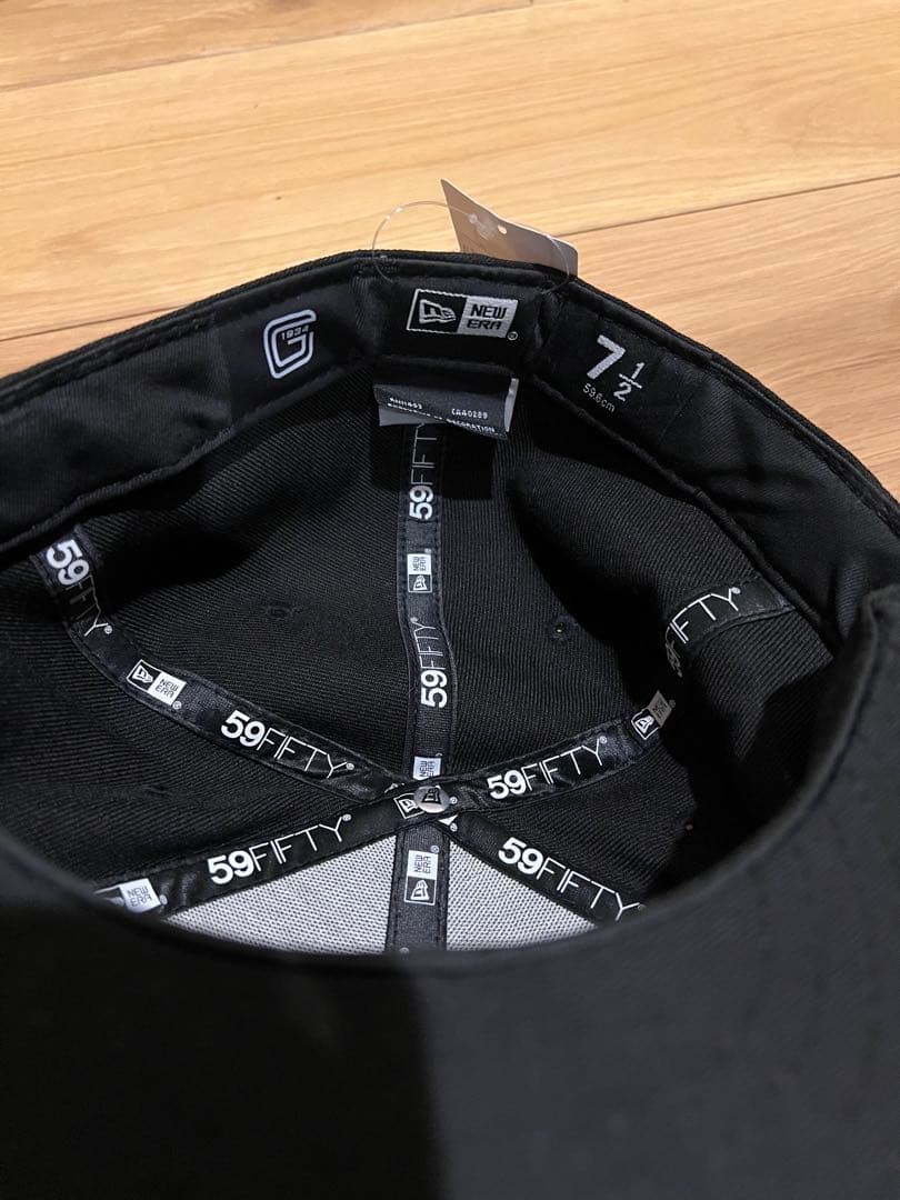 レア【ニューエラ×ジャイアンツ】限定コラボ 100周年記念ロゴ キャップ 黒×金