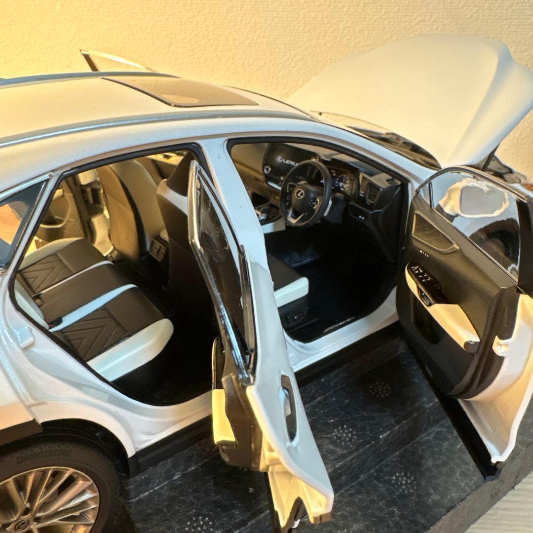 京商　レクサス　NX 450h+ 1/18 ミニカー　ホワイト