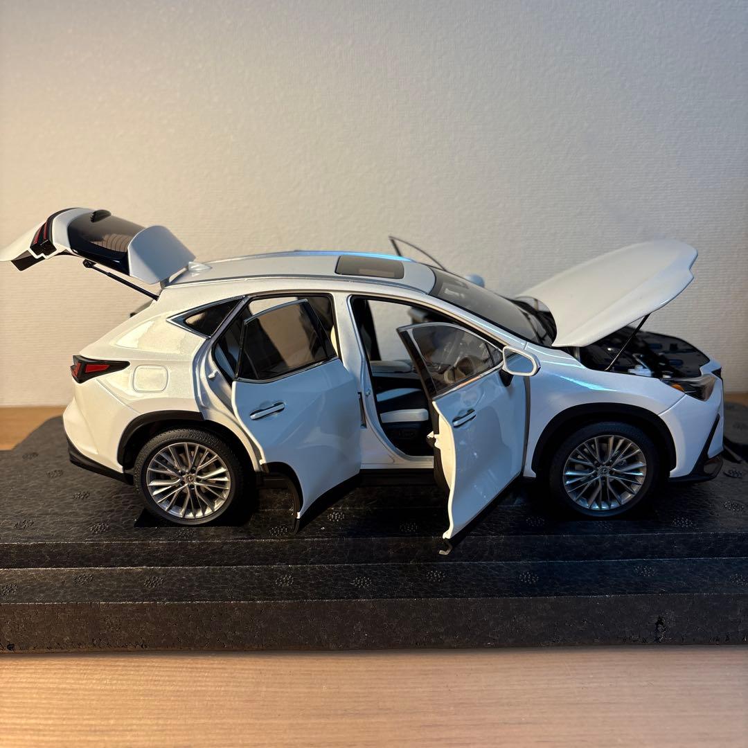 京商　レクサス　NX 450h+ 1/18 ミニカー　ホワイト