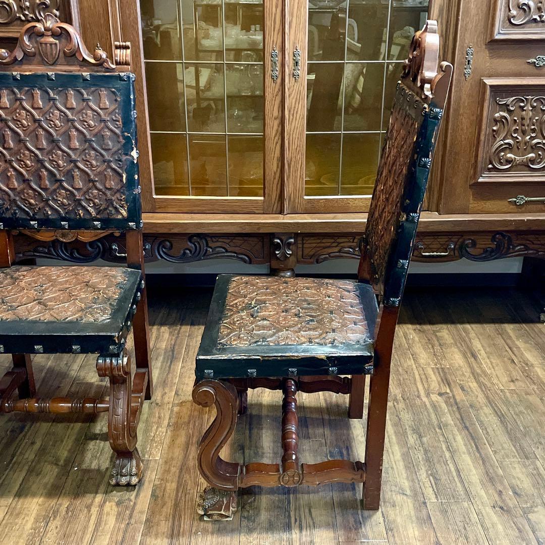 r107 スペイン製 本革型押し 迫力のある力強い印象のアンティークチェア4脚