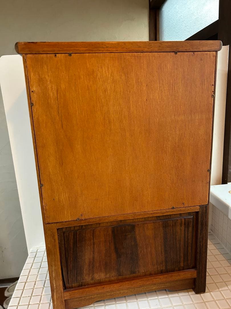 アンティーク木製ガラス扉キャビネット