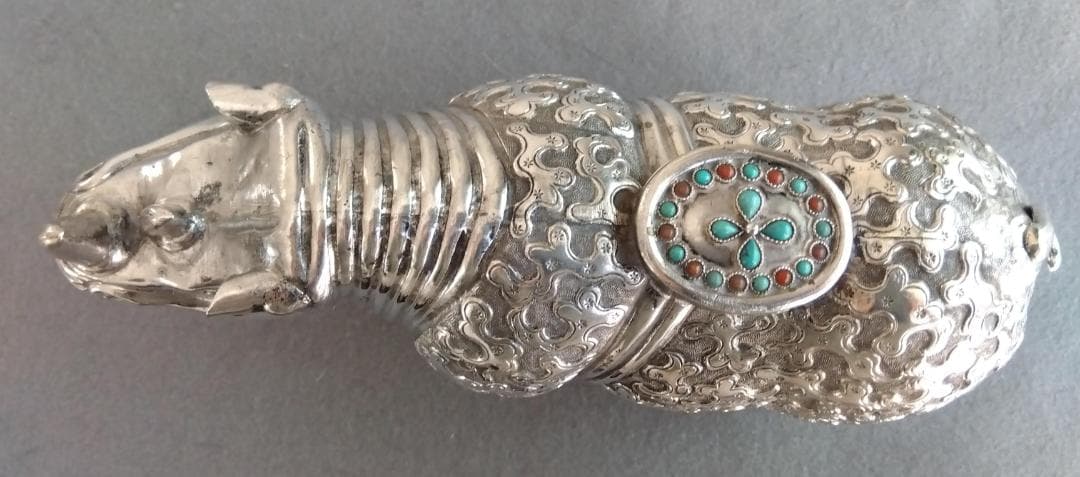 北京工芸品公司　銀製　錯金銀雲紋銅犀尊　酒器