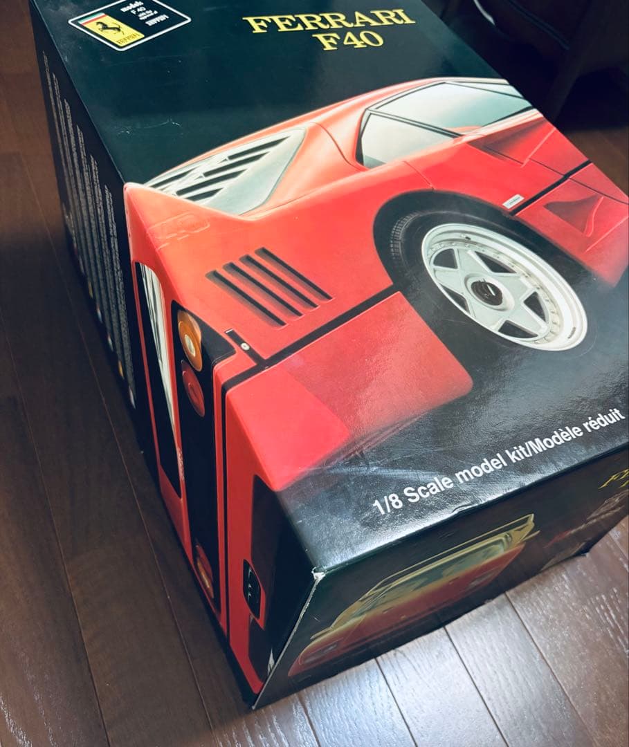 Ferrari F40 1/8スケールモデルキット
