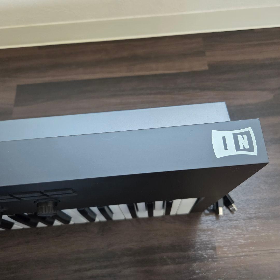 KOMPLETE KONTROL S49 MK2 MIDIキーボード