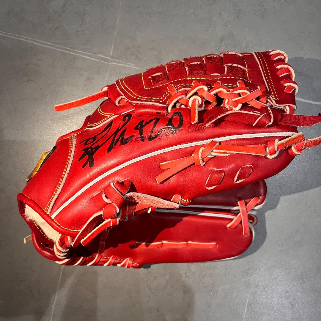 R*5様 がーどまん　グローブ　サイン入り【撮影で使用】