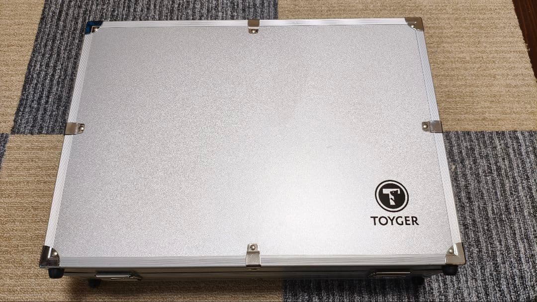 TOYGER CEO Storage アタッシュケース シルバー 仕切板21枚付