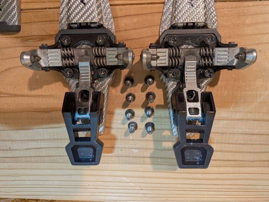 Dynafit FT12 ペア（左右セット）のテックタイプ中古ビンディングです。