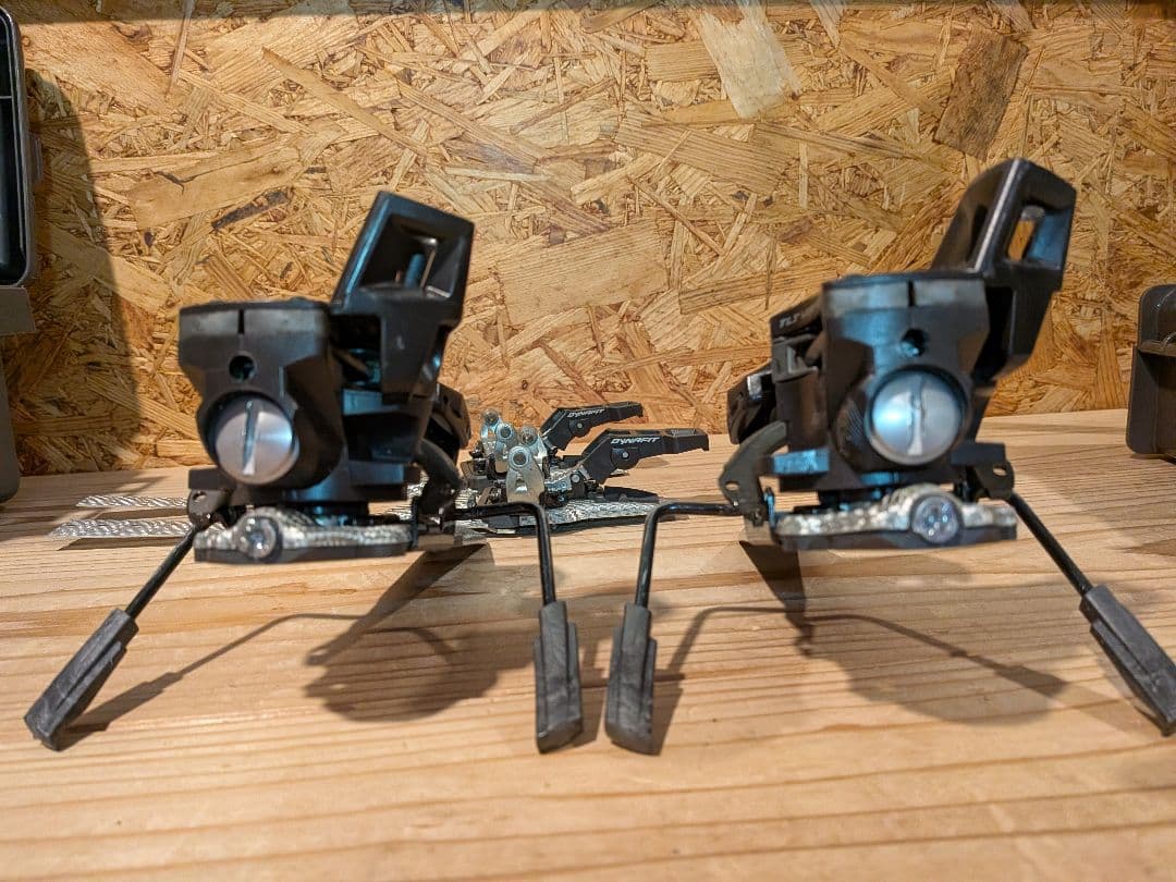 Dynafit FT12 ペア（左右セット）のテックタイプ中古ビンディングです。