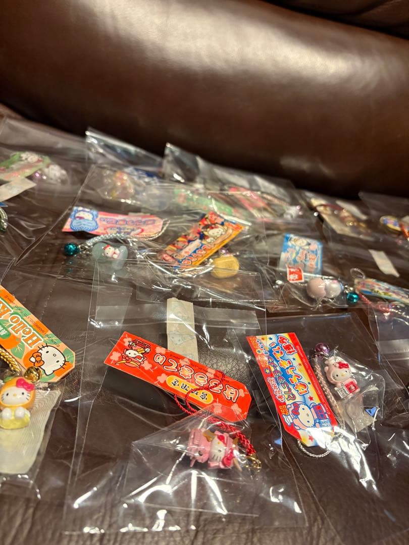 ヒ*マ様 ハローキティ　ご当地　根付け　ストラップ　18個セット　サンリオ　レト