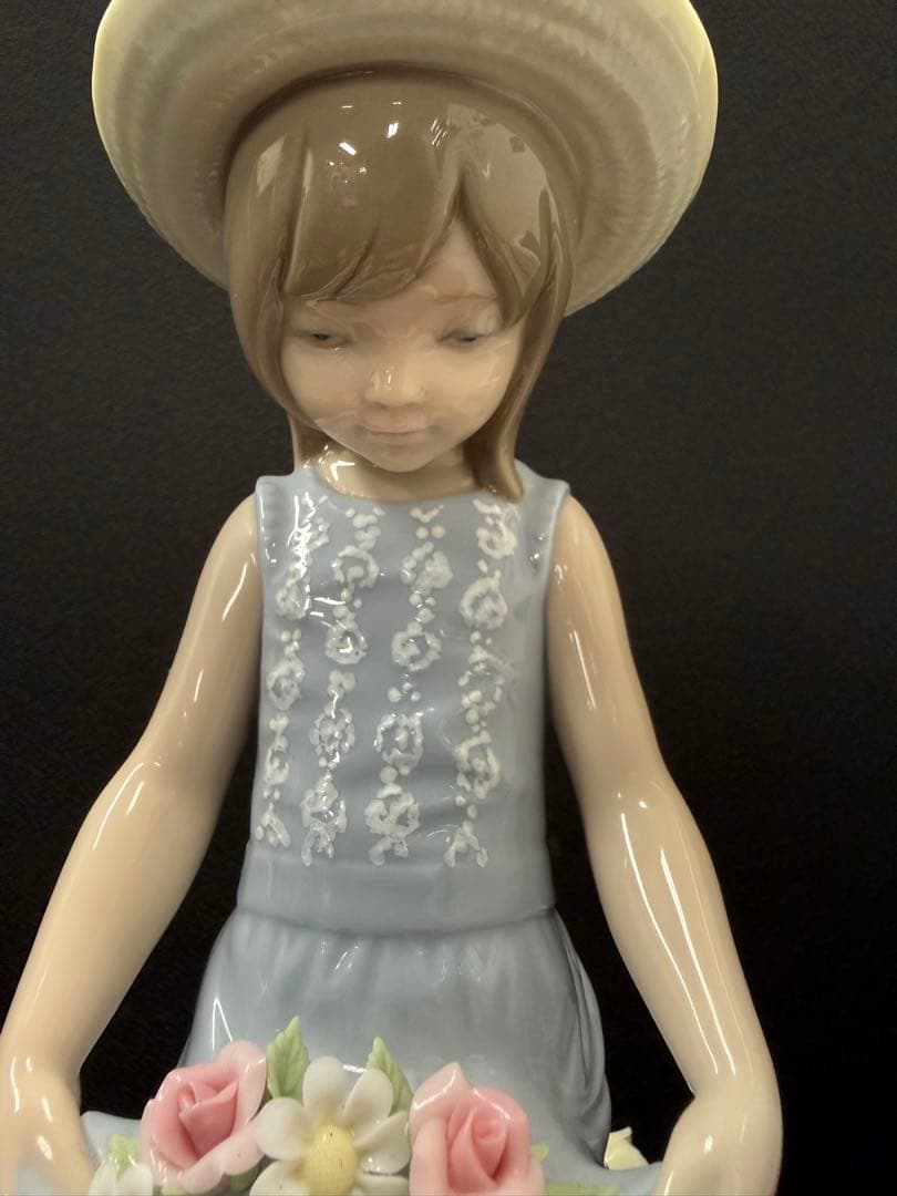 良太　リヤドロ フィギュリン スカートに花いっぱい 展示保管品