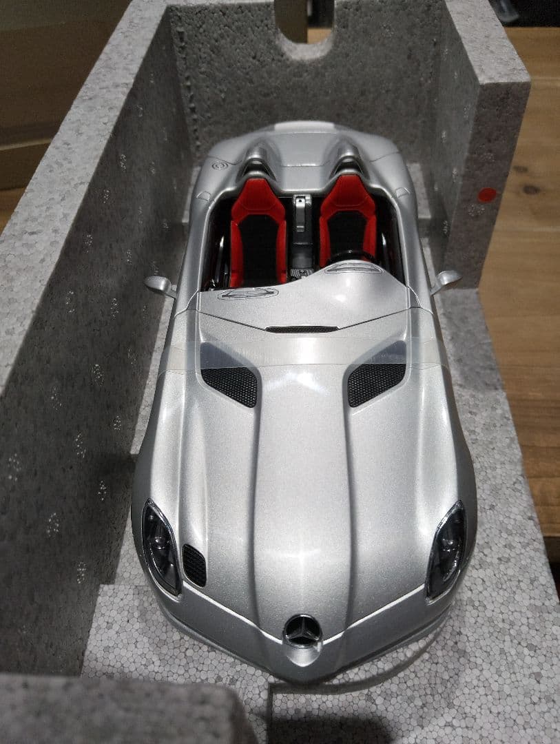 1/18 メルセデスベンツ　SLR　マクラーレン　スターリングモス　ミニカー