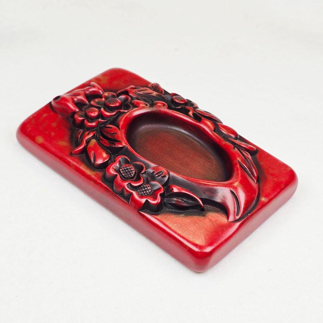 古文房具 鶏血石 鶏血玉 高浮彫 梅花仙桃紋 筆添 石硯 程良制在銘