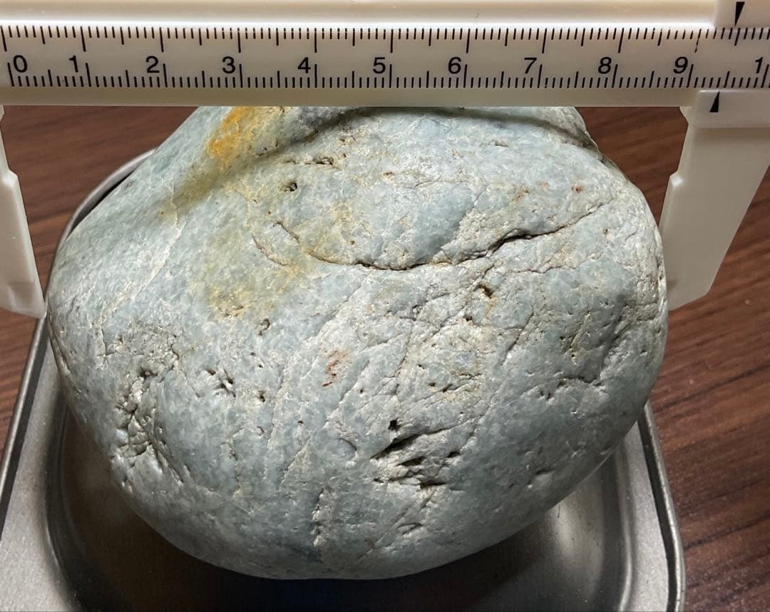 ［薄緑色　ずっしり］糸魚川翡翠海石742g ヒスイ　ひすい