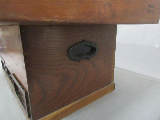 枠が分厚く重厚感のある欅長火鉢 [B33429]