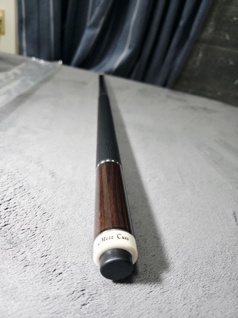 Mezz Cues ビリヤードキュー キャップ付き