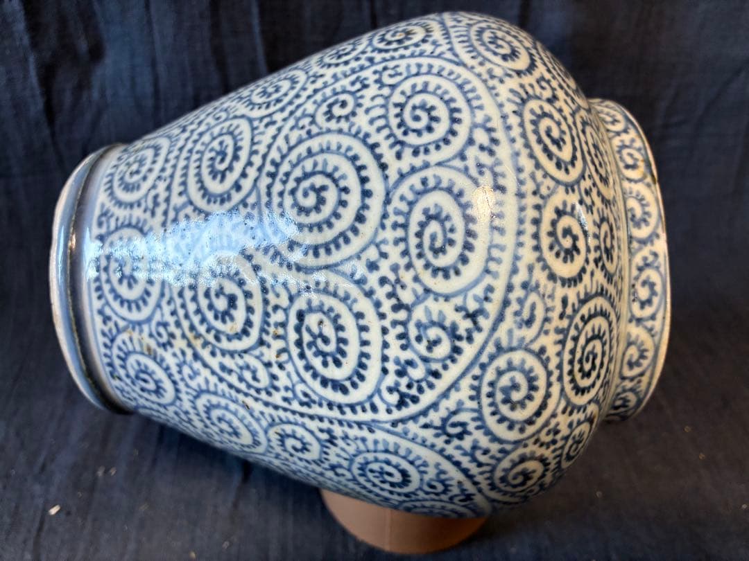 総蛸唐草沈香壺　江戸時代中期