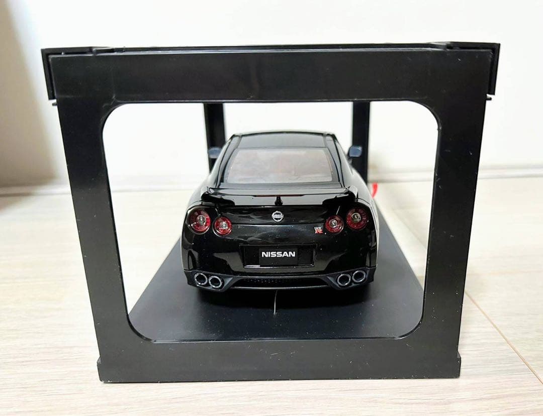 Nissan GT-R 1/18 ブラックモデルカー