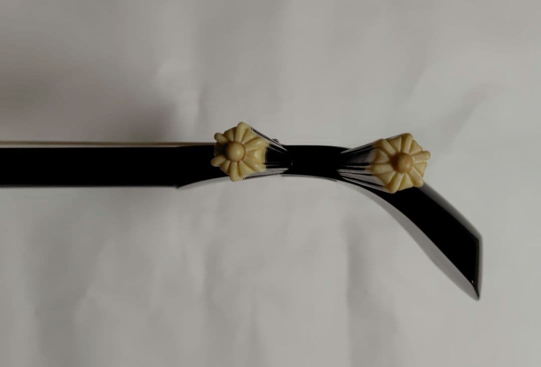 三線（沖縄三味線）　縞黒檀（もしくはカマゴン）棹