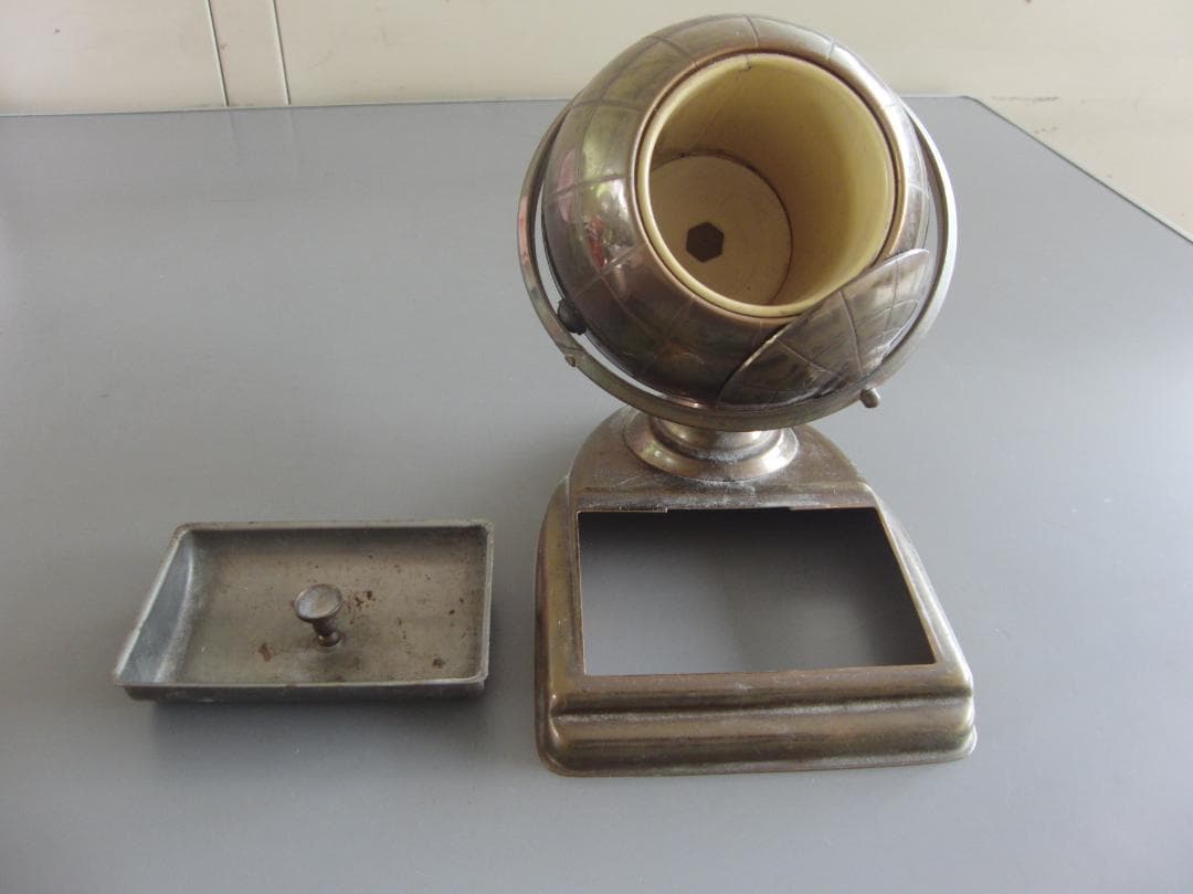 地球儀型卓上シガレットケース（灰皿付き）