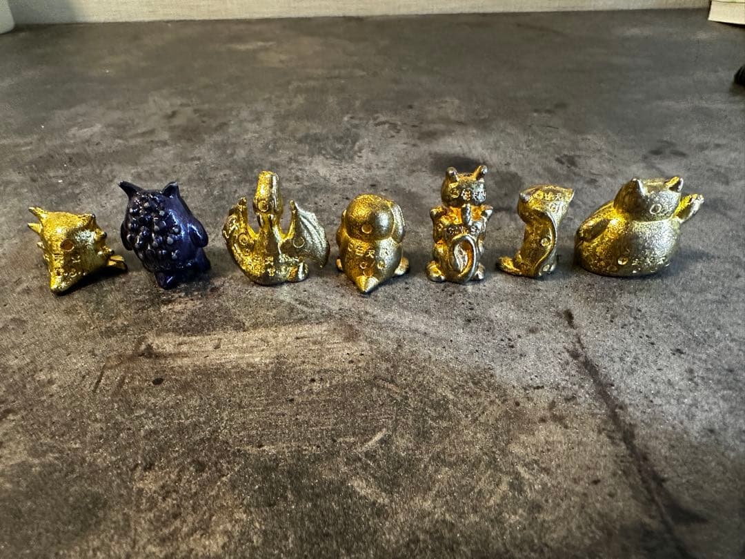 【希少】ポケモン　フィギュア　ピカチュウ　ゲンガー　リザードン　メタル　ゴールド