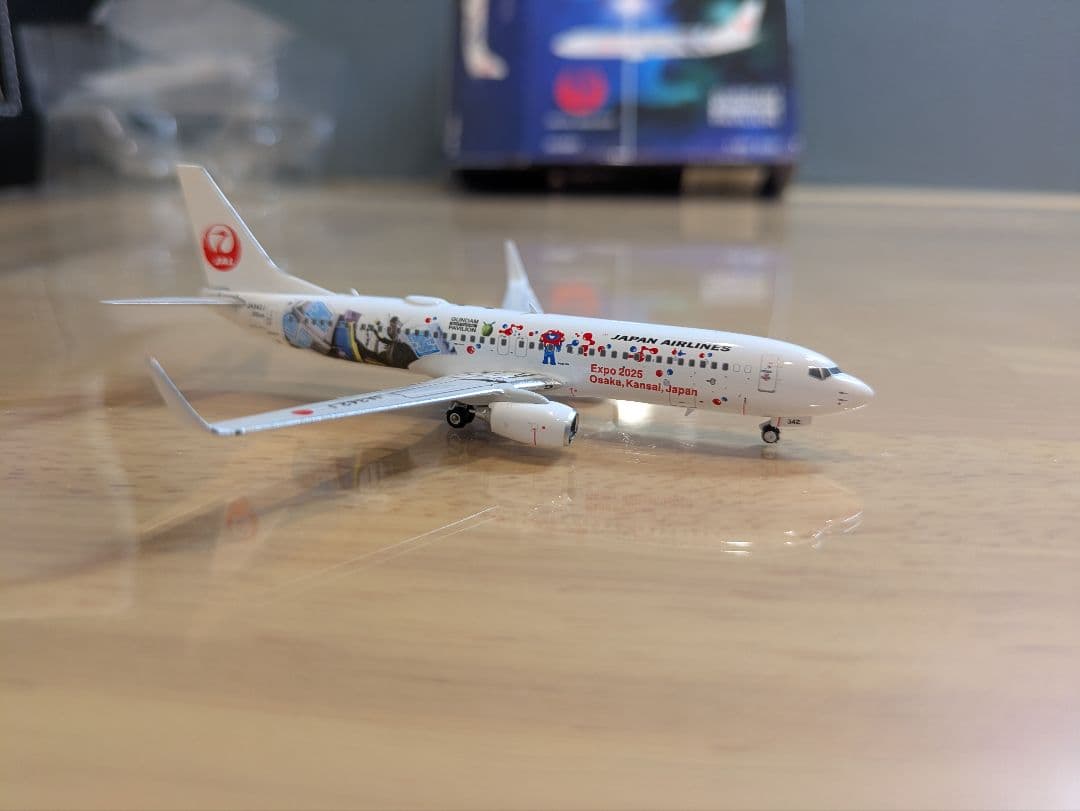 日本航空 B737-800 ミャクミャク・ガンダムJET