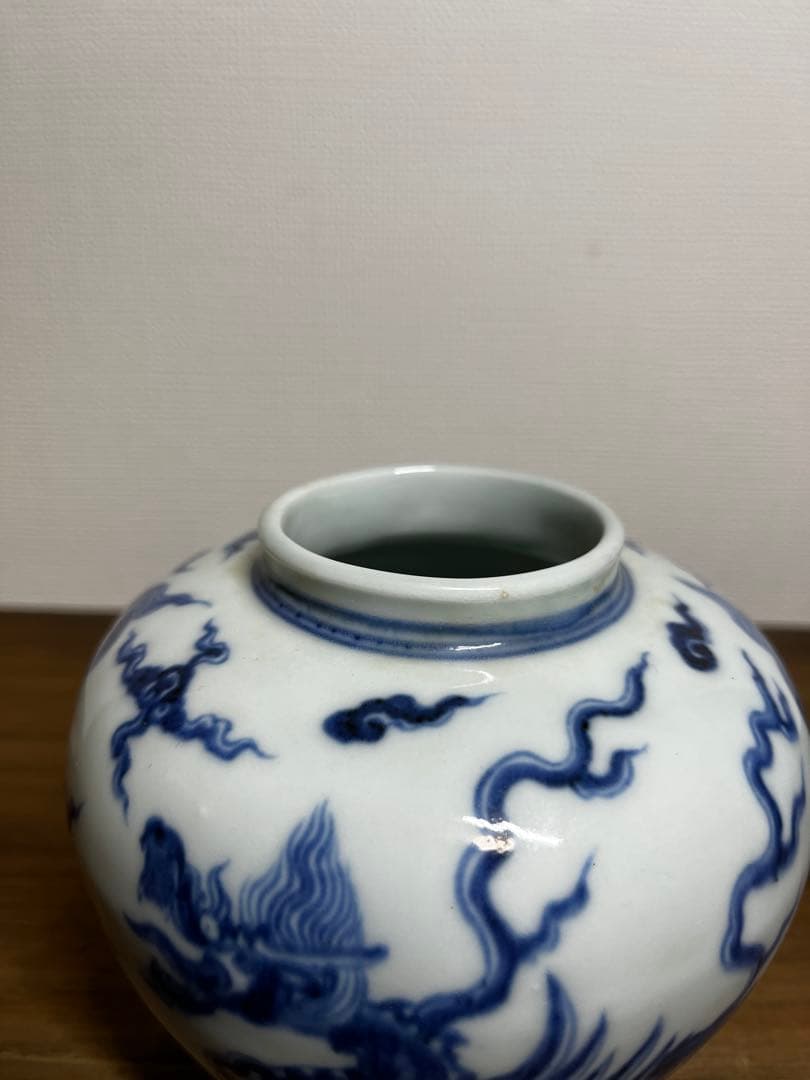 明時代　染付海水龍文壺　大明宣徳年製在銘　明