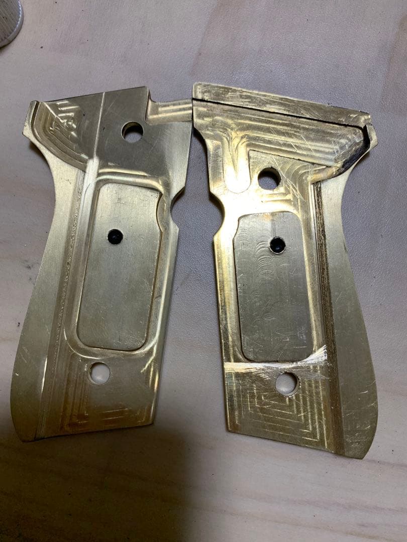 レア物　新品ベレッタ 各社m9用サムライエッジ風真鍮グリップ　メタリオン金属製