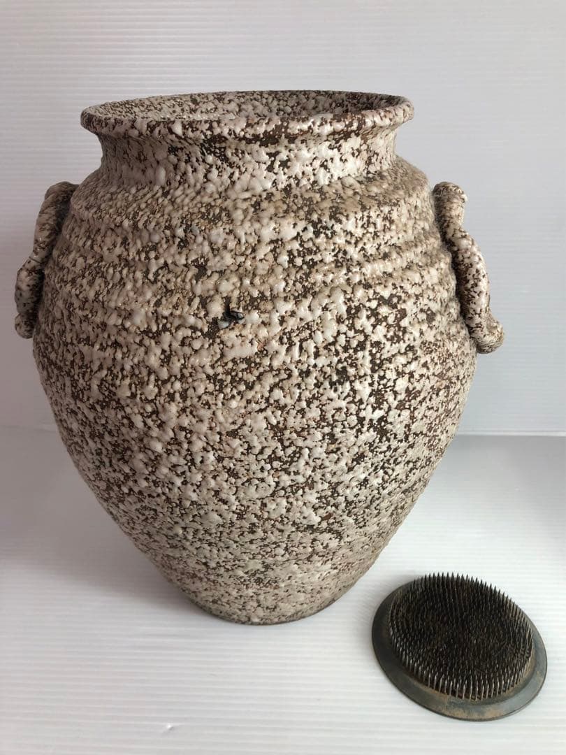 大きなつぼ　剣山　花瓶 壺 花器 花入 骨董品 骨董 茶道具 信楽焼？ 陶器壺