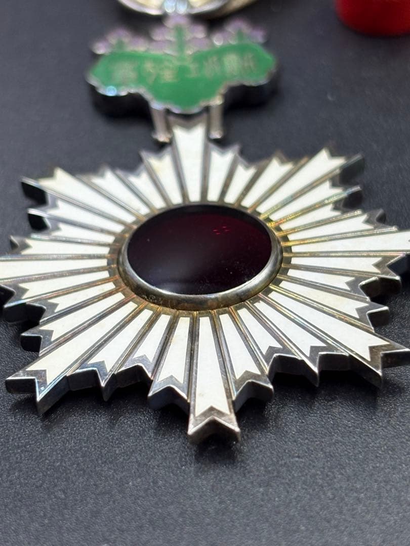 【お値下げ】勲六等単光旭日章 勲章 共箱