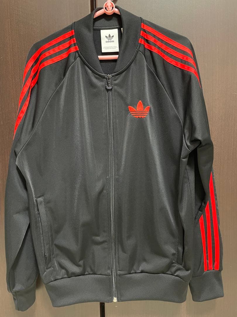 adidas originals 黒×赤ライン ジャージ上下セットアップ