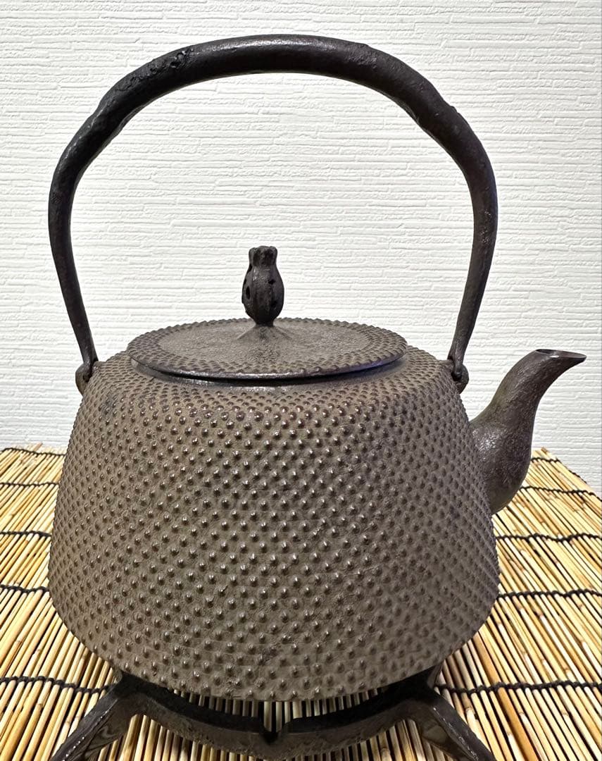 南部薫山工房　三代目薫山　佐々木 和夫造　１６型　九重アラレ　南部鉄瓶　売約済み