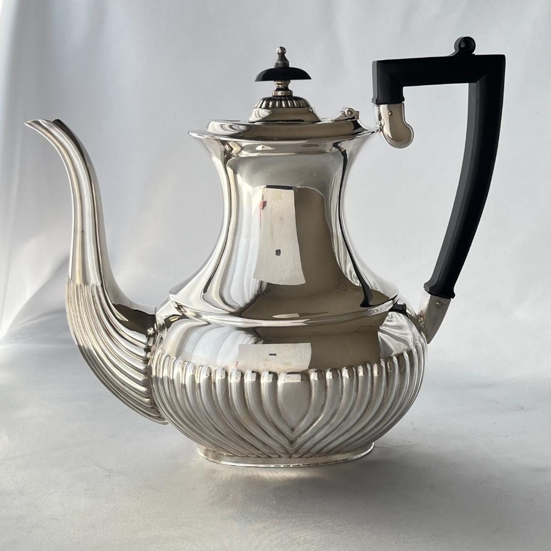 【英国】 ハーフリブのティーサービス 4点 ティーポット　コーヒーポット