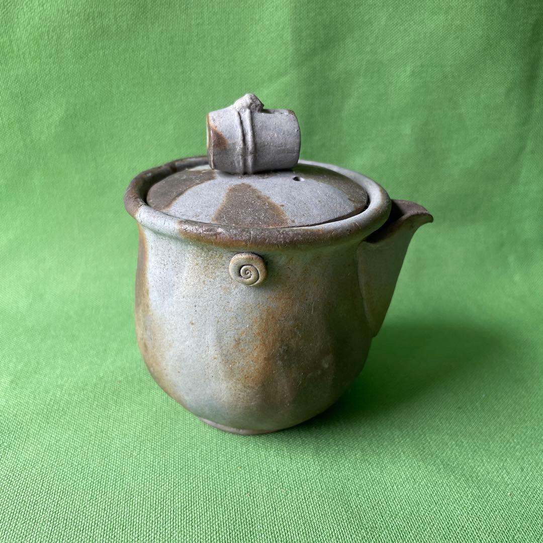 備前焼手びねり 宝瓶 竹摘み さんぎり①