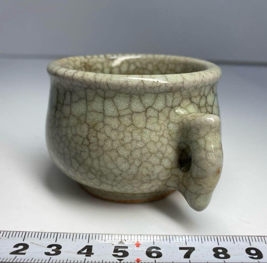 中国元時代　青磁耳付香炉　横幅約10㎝