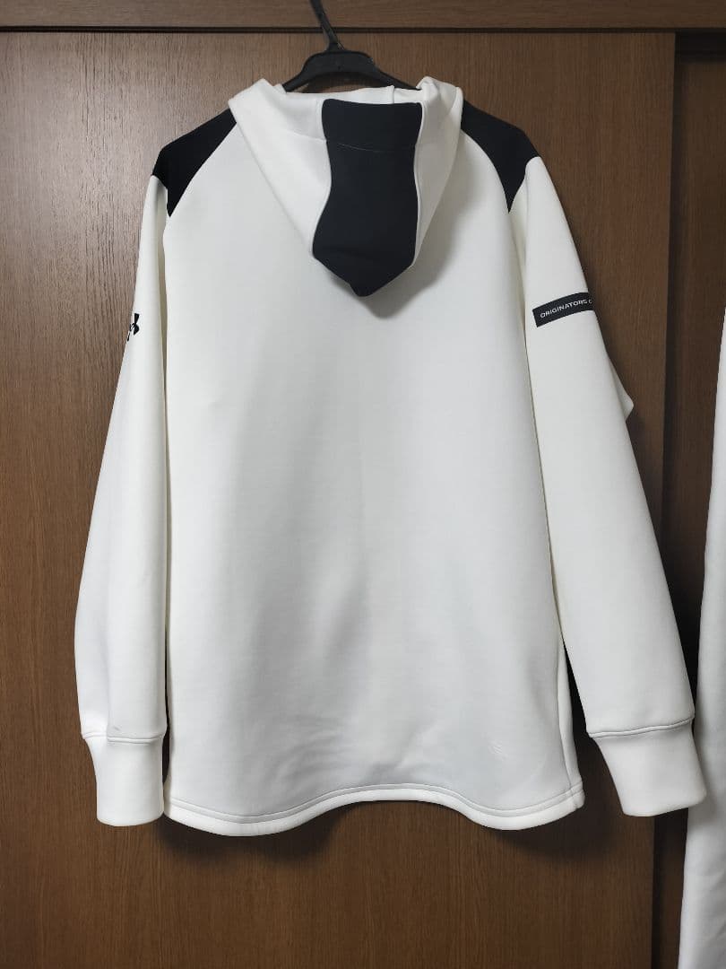 UNDER ARMOURのUAハイブリッド ニットジャケット上下　新庄監督モデル